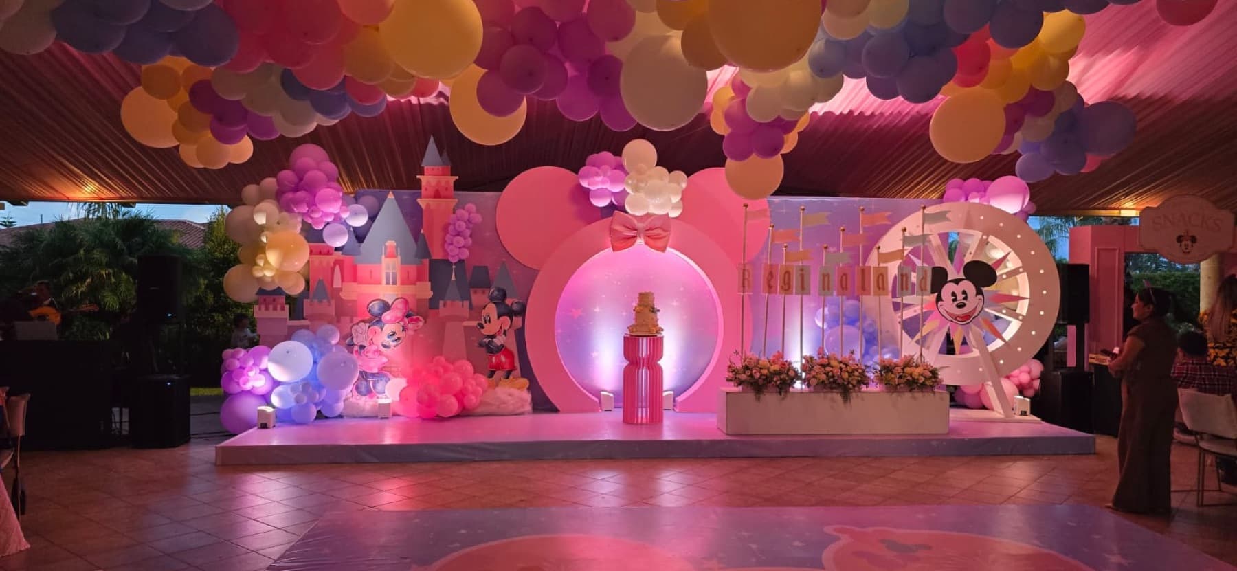 Fiesta infantil con ambientación completa